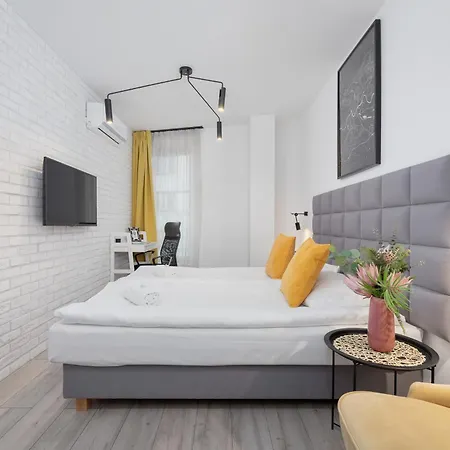 Cracow Miodowa 42 Elegant By Renters