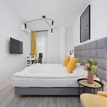 Cracow Miodowa 42 Elegant By Renters