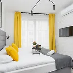 Cracow Miodowa 42 Elegant By Renters *