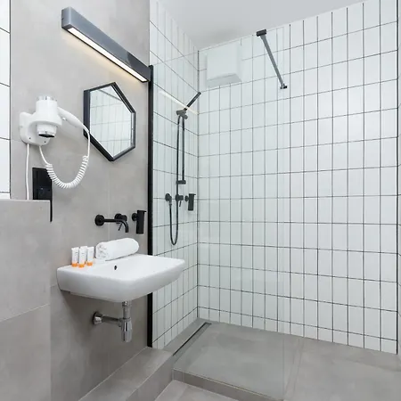 Cracow Miodowa 42 Elegant By Renters * 크라쿠프