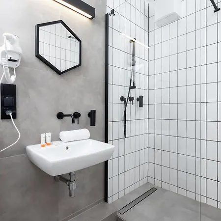 Apartment Cracow Miodowa 42 Elegant By Renters Krakau