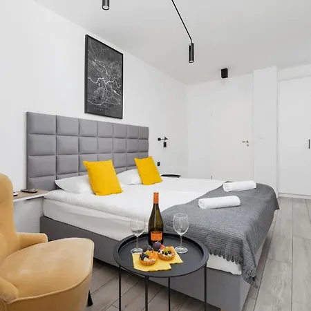 Cracow Miodowa 42 Elegant By Renters Apartment